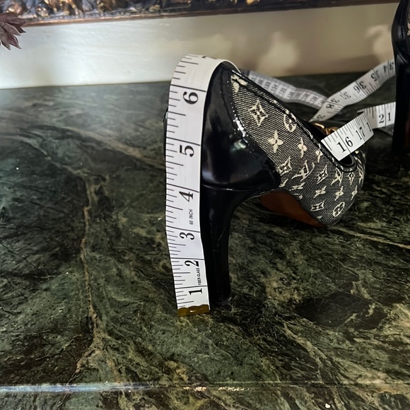 Louis Vuitton shoes - Picture 11 of 16